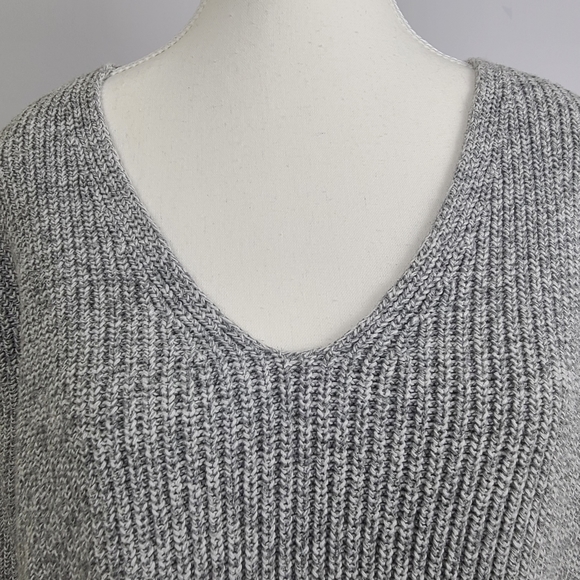 J. Crew Mercantile women's gray v-neck cable knit sweater, Sz M (PTP 19 in) - Picture 3 of 6